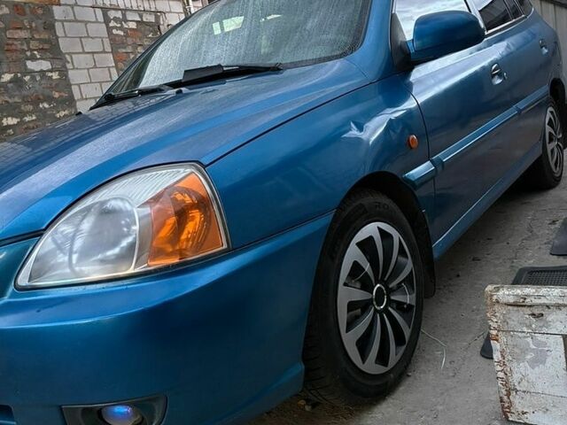 Синий Киа Рио, объемом двигателя 1.3 л и пробегом 266 тыс. км за 3500 $, фото 1 на Automoto.ua