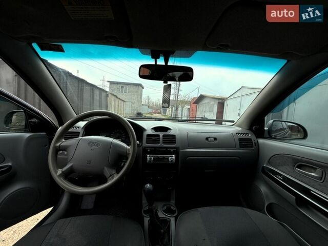 Синий Киа Рио, объемом двигателя 1.5 л и пробегом 364 тыс. км за 2550 $, фото 8 на Automoto.ua