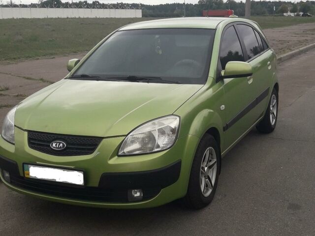 Зелений Кіа Ріо, об'ємом двигуна 1.4 л та пробігом 170 тис. км за 6000 $, фото 3 на Automoto.ua