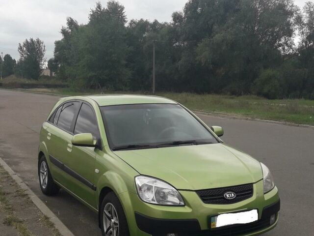Зелений Кіа Ріо, об'ємом двигуна 1.4 л та пробігом 170 тис. км за 6000 $, фото 4 на Automoto.ua