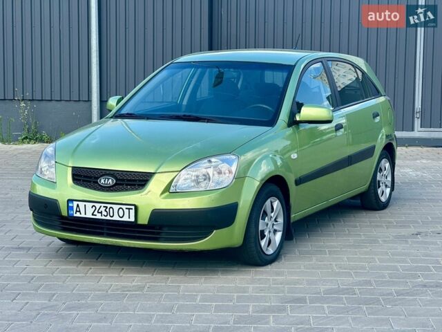 Зелений Кіа Ріо, об'ємом двигуна 1.4 л та пробігом 286 тис. км за 3200 $, фото 2 на Automoto.ua