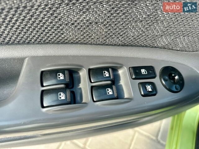 Зелений Кіа Ріо, об'ємом двигуна 1.4 л та пробігом 286 тис. км за 3200 $, фото 13 на Automoto.ua