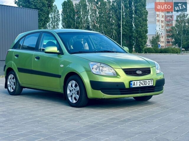 Зелений Кіа Ріо, об'ємом двигуна 1.4 л та пробігом 286 тис. км за 3200 $, фото 3 на Automoto.ua