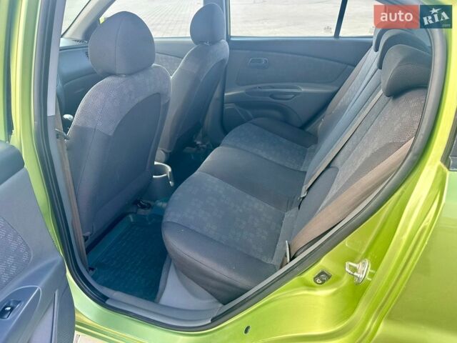 Зелений Кіа Ріо, об'ємом двигуна 1.4 л та пробігом 286 тис. км за 3200 $, фото 9 на Automoto.ua