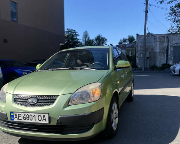 Зеленый Киа Рио, объемом двигателя 1.4 л и пробегом 137 тыс. км за 5600 $, фото 2 на Automoto.ua