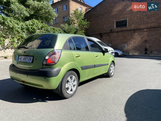 Зеленый Киа Рио, объемом двигателя 1.4 л и пробегом 137 тыс. км за 5600 $, фото 1 на Automoto.ua