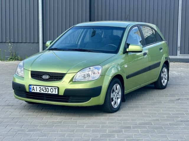 Зеленый Киа Рио, объемом двигателя 1.4 л и пробегом 284 тыс. км за 3899 $, фото 2 на Automoto.ua