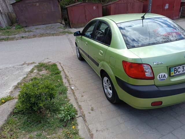 Зелений Кіа Ріо, об'ємом двигуна 1.4 л та пробігом 173 тис. км за 4350 $, фото 5 на Automoto.ua