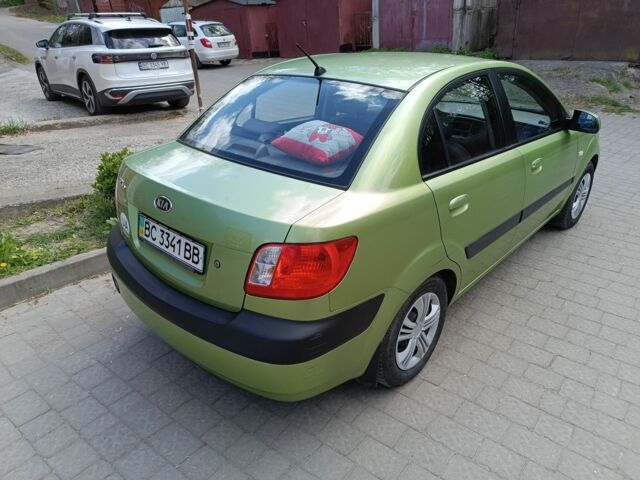 Зелений Кіа Ріо, об'ємом двигуна 1.4 л та пробігом 173 тис. км за 4350 $, фото 4 на Automoto.ua