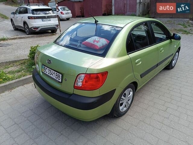 Зеленый Киа Рио, объемом двигателя 1.4 л и пробегом 173 тыс. км за 4350 $, фото 3 на Automoto.ua