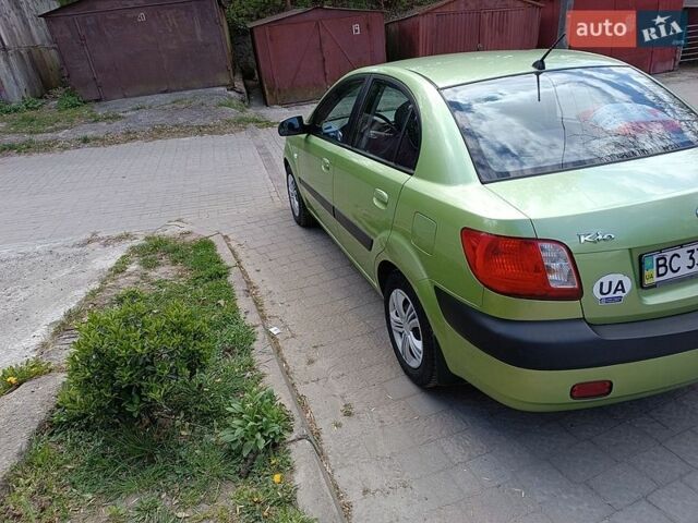 Зеленый Киа Рио, объемом двигателя 1.4 л и пробегом 173 тыс. км за 4350 $, фото 7 на Automoto.ua