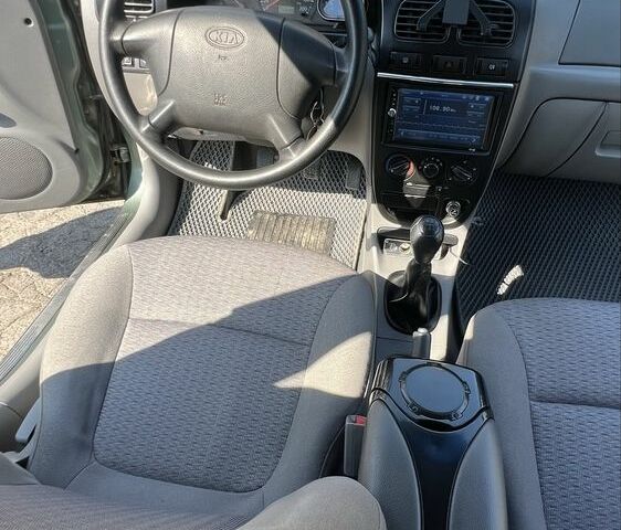 Зеленый Киа Рио, объемом двигателя 1.5 л и пробегом 128 тыс. км за 2802 $, фото 8 на Automoto.ua