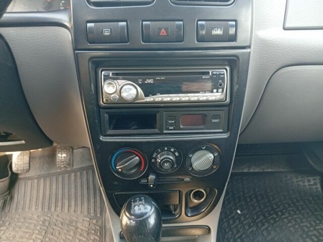 Зеленый Киа Рио, объемом двигателя 1.5 л и пробегом 270 тыс. км за 2600 $, фото 22 на Automoto.ua