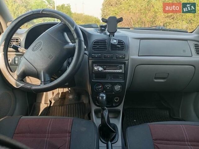 Зеленый Киа Рио, объемом двигателя 1.5 л и пробегом 270 тыс. км за 2600 $, фото 18 на Automoto.ua