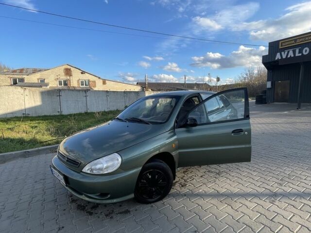 Зеленый Киа Рио, объемом двигателя 1.5 л и пробегом 180 тыс. км за 2300 $, фото 1 на Automoto.ua