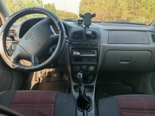 Зеленый Киа Рио, объемом двигателя 1.5 л и пробегом 270 тыс. км за 2600 $, фото 19 на Automoto.ua