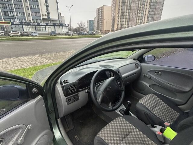 Зеленый Киа Рио, объемом двигателя 1.5 л и пробегом 235 тыс. км за 2600 $, фото 6 на Automoto.ua