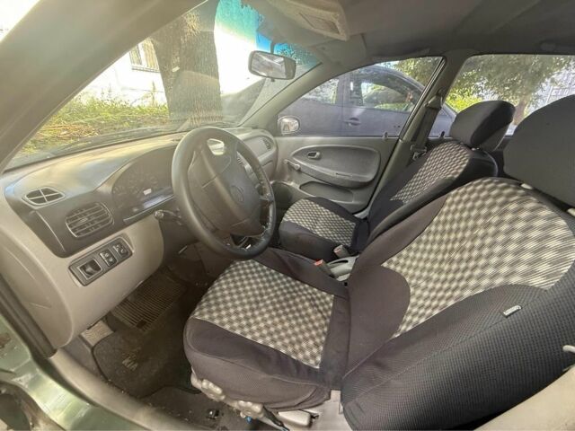 Зелений Кіа Ріо, об'ємом двигуна 1.5 л та пробігом 220 тис. км за 1900 $, фото 5 на Automoto.ua