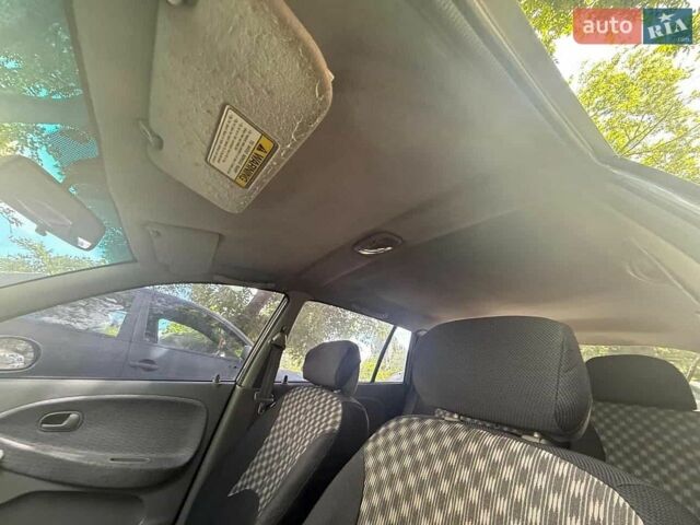 Зелений Кіа Ріо, об'ємом двигуна 1.5 л та пробігом 100 тис. км за 1999 $, фото 7 на Automoto.ua