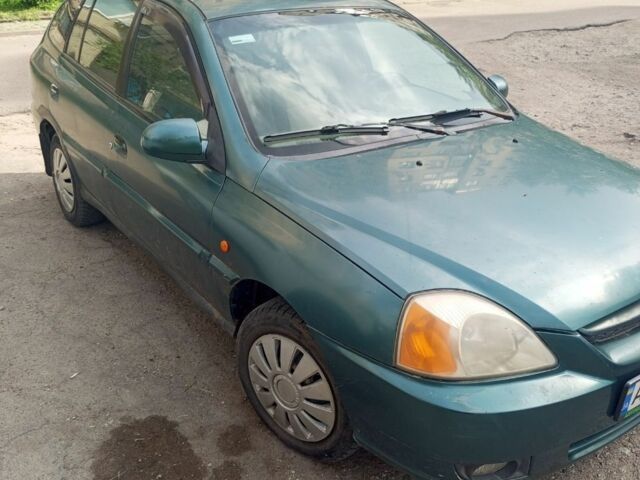 Зеленый Киа Рио, объемом двигателя 1.3 л и пробегом 200 тыс. км за 750 $, фото 2 на Automoto.ua