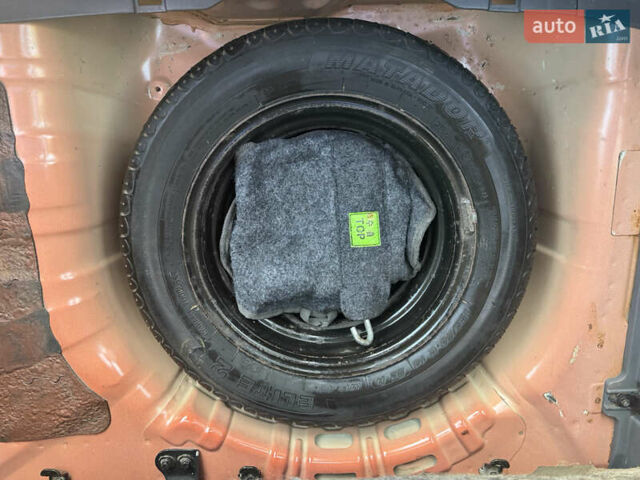 Помаранчевий Кіа Ріо, об'ємом двигуна 1.4 л та пробігом 164 тис. км за 5250 $, фото 44 на Automoto.ua