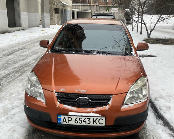 Оранжевый Киа Рио, объемом двигателя 1.4 л и пробегом 258 тыс. км за 4600 $, фото 2 на Automoto.ua