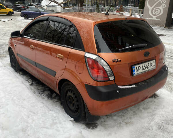 Оранжевый Киа Рио, объемом двигателя 1.4 л и пробегом 259 тыс. км за 4200 $, фото 5 на Automoto.ua
