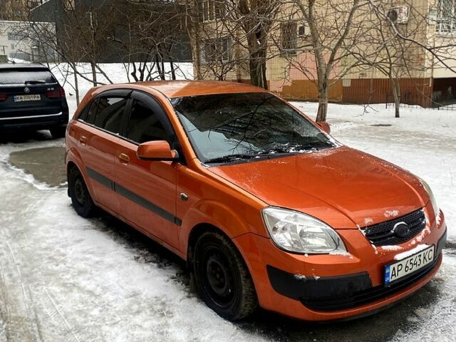 Оранжевый Киа Рио, объемом двигателя 1.4 л и пробегом 25900 тыс. км за 4200 $, фото 2 на Automoto.ua