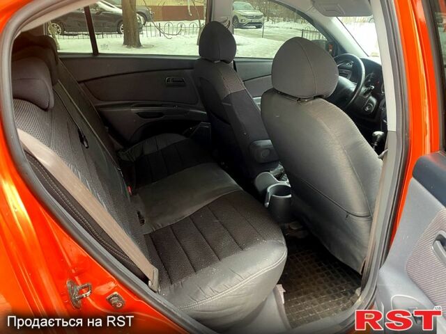 Оранжевый Киа Рио, объемом двигателя 1.4 л и пробегом 25900 тыс. км за 4200 $, фото 8 на Automoto.ua