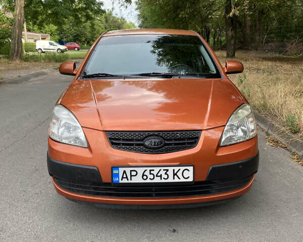 Оранжевый Киа Рио, объемом двигателя 1.4 л и пробегом 251 тыс. км за 4650 $, фото 5 на Automoto.ua