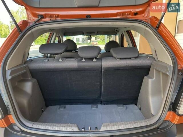 Оранжевый Киа Рио, объемом двигателя 1.4 л и пробегом 322 тыс. км за 4100 $, фото 1 на Automoto.ua