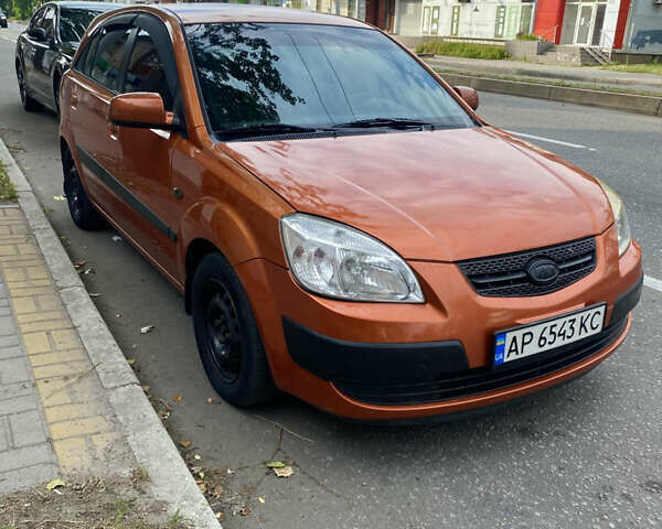 Помаранчевий Кіа Ріо, об'ємом двигуна 1.4 л та пробігом 257 тис. км за 4500 $, фото 1 на Automoto.ua
