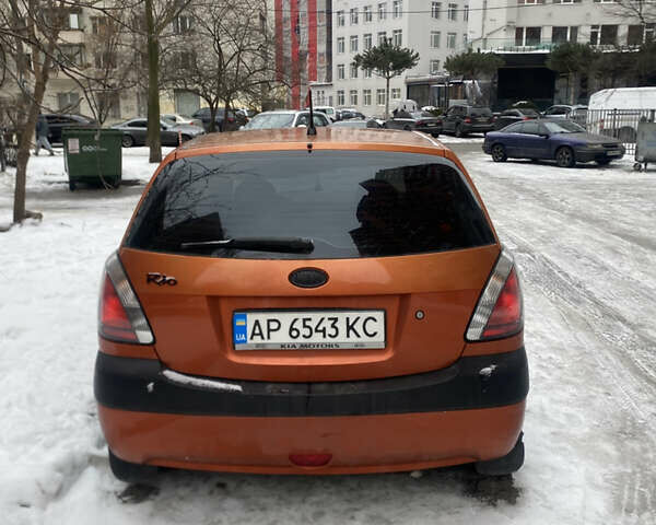 Оранжевый Киа Рио, объемом двигателя 1.4 л и пробегом 258 тыс. км за 4600 $, фото 4 на Automoto.ua