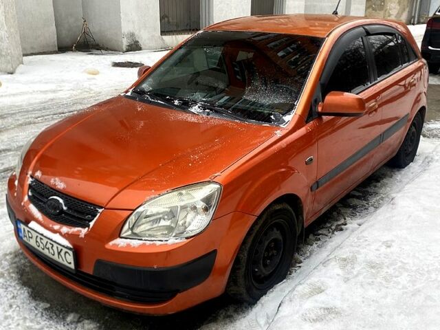 Оранжевый Киа Рио, объемом двигателя 1.4 л и пробегом 25900 тыс. км за 4200 $, фото 1 на Automoto.ua