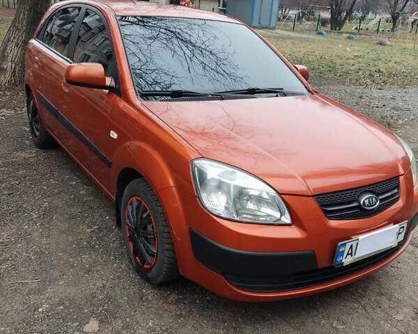 Оранжевый Киа Рио, объемом двигателя 1.4 л и пробегом 181 тыс. км за 5100 $, фото 1 на Automoto.ua