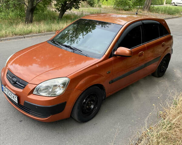 Помаранчевий Кіа Ріо, об'ємом двигуна 1.4 л та пробігом 257 тис. км за 4500 $, фото 6 на Automoto.ua