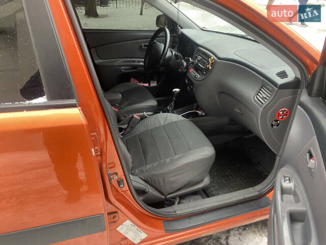 Оранжевый Киа Рио, объемом двигателя 1.4 л и пробегом 259 тыс. км за 4200 $, фото 11 на Automoto.ua
