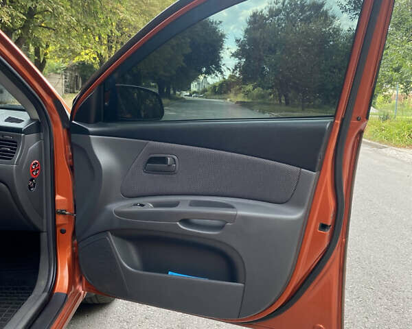 Оранжевый Киа Рио, объемом двигателя 1.4 л и пробегом 258 тыс. км за 4600 $, фото 17 на Automoto.ua