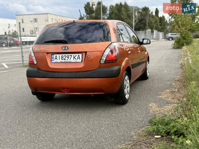 Помаранчевий Кіа Ріо, об'ємом двигуна 1.4 л та пробігом 164 тис. км за 5250 $, фото 4 на Automoto.ua
