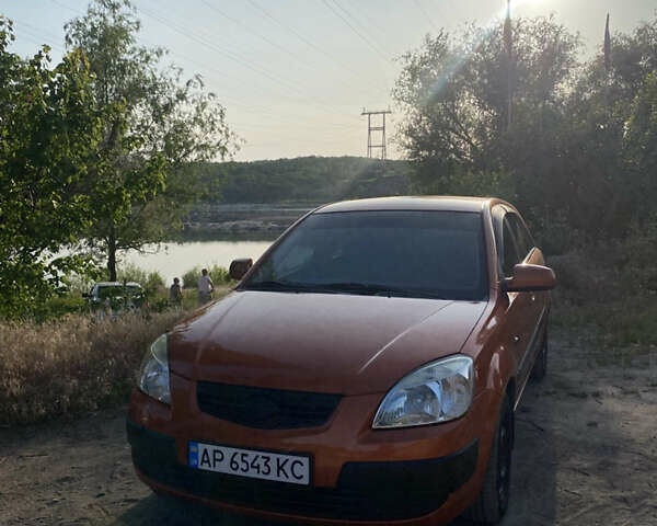 Помаранчевий Кіа Ріо, об'ємом двигуна 1.4 л та пробігом 257 тис. км за 4500 $, фото 16 на Automoto.ua