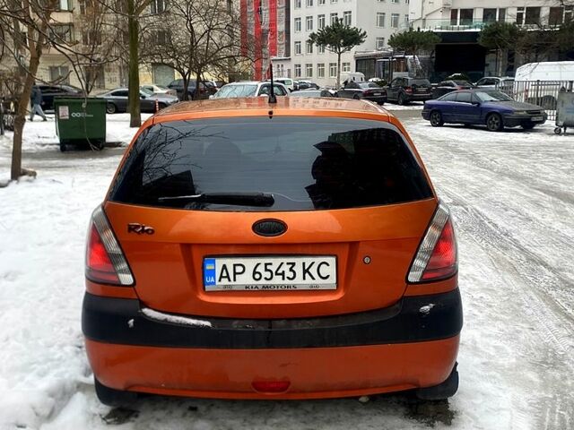Оранжевый Киа Рио, объемом двигателя 1.4 л и пробегом 25900 тыс. км за 4200 $, фото 4 на Automoto.ua
