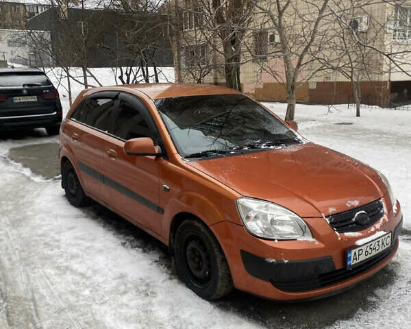 Оранжевый Киа Рио, объемом двигателя 1.4 л и пробегом 259 тыс. км за 4200 $, фото 2 на Automoto.ua