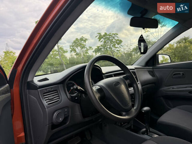 Помаранчевий Кіа Ріо, об'ємом двигуна 1.4 л та пробігом 164 тис. км за 5250 $, фото 10 на Automoto.ua