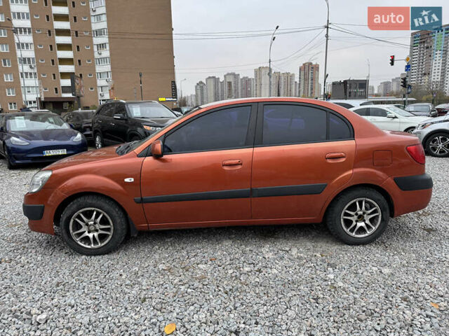 Помаранчевий Кіа Ріо, об'ємом двигуна 1.6 л та пробігом 247 тис. км за 3990 $, фото 7 на Automoto.ua