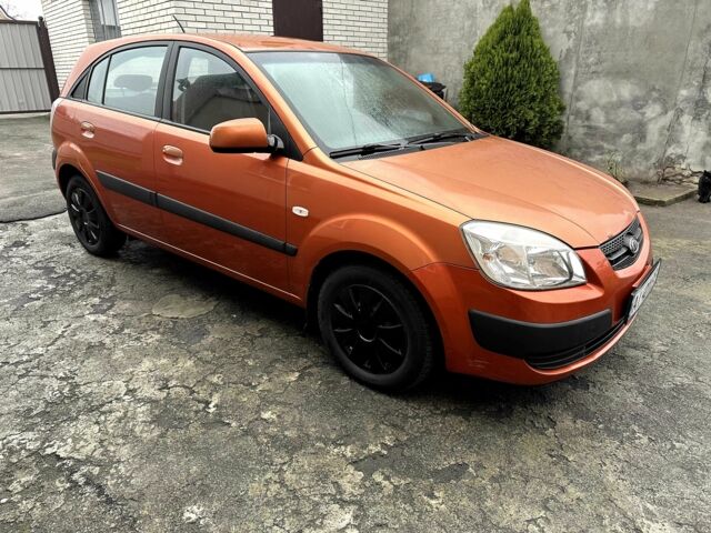 Оранжевый Киа Рио, объемом двигателя 1.4 л и пробегом 150 тыс. км за 4200 $, фото 2 на Automoto.ua