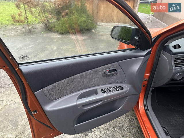 Оранжевый Киа Рио, объемом двигателя 1.4 л и пробегом 150 тыс. км за 4200 $, фото 8 на Automoto.ua