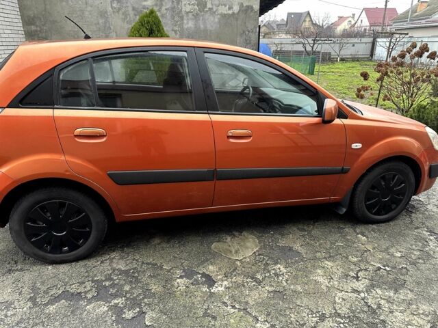 Оранжевый Киа Рио, объемом двигателя 1.4 л и пробегом 150 тыс. км за 4200 $, фото 3 на Automoto.ua