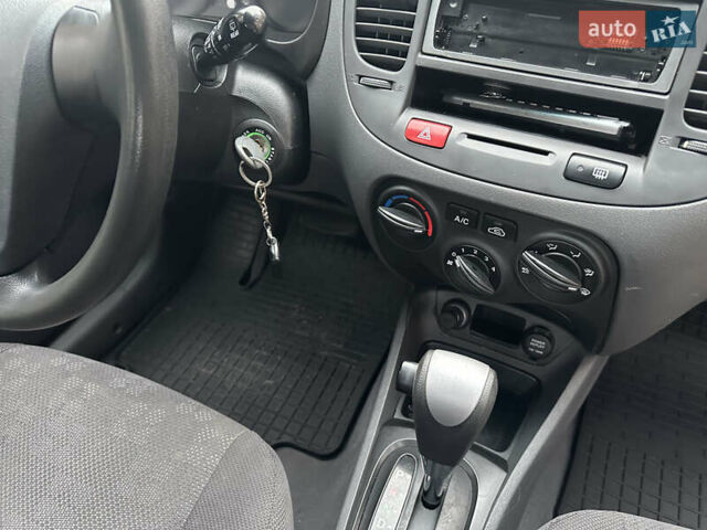 Оранжевый Киа Рио, объемом двигателя 1.4 л и пробегом 150 тыс. км за 4200 $, фото 14 на Automoto.ua