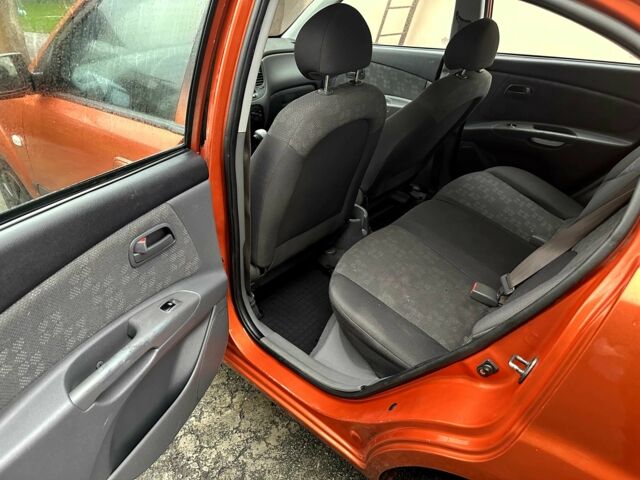 Оранжевый Киа Рио, объемом двигателя 1.4 л и пробегом 150 тыс. км за 4200 $, фото 10 на Automoto.ua