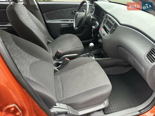 Оранжевый Киа Рио, объемом двигателя 1.4 л и пробегом 150 тыс. км за 4200 $, фото 13 на Automoto.ua